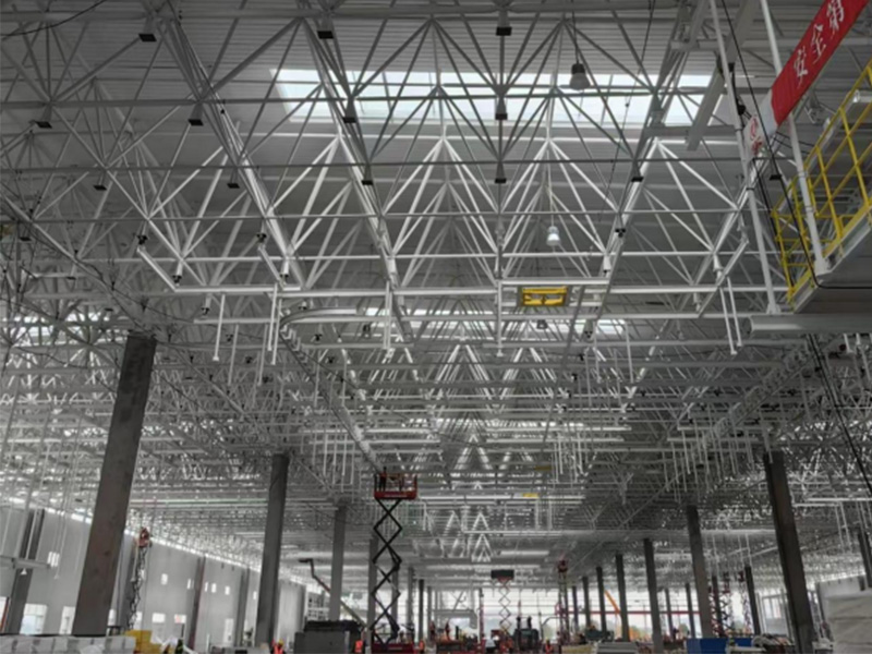 濟寧瑞通金屬結(jié)構(gòu)有限公司工程案例                                                                       東風汽車新能源焊裝沖焊車間 網(wǎng)架項目                                                                                工程位于湖北省襄陽市，工程面積：22658m2。